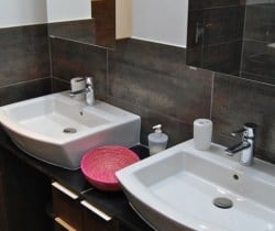 Villa Renanue: Bathroom