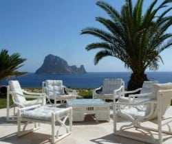 Villa Almuzara: Outdoor chill out area