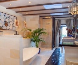 Villa Mukini: Bathroom