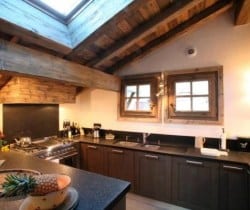 Chalet Paris: Kitchen