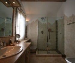 Villa Moon: Shower room