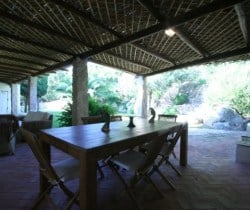 Villa Moon: Al fresco dining area