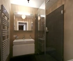 Chalet Apartment Silketh: Shower room