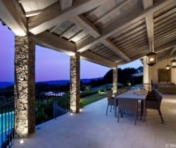 Villa Amisha: Al fresco dining area