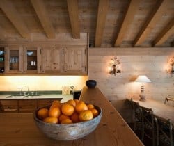 Chalet Dharma: Kitchen