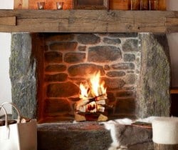 Chalet Apartment Essence: Fireplace