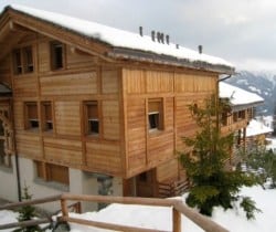 Chalet Etre: Outside view (back)