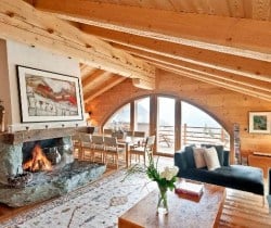 Chalet Etre: Living/dining area