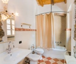 Villa-Galliana-Bathroom