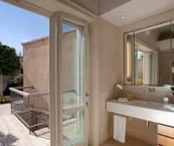 Villa Lyra-Bathroom