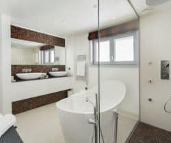 Chalet-Saint-Bathroom