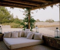 Villa Rayan: Outdoor chill out area