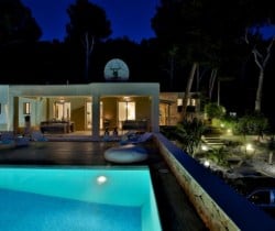 Villa Brisa-Exterior by nigth