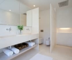 Villa Eclipse: Bathroom