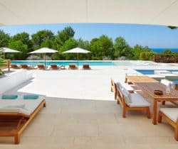 Villa-Kanya-Outdoor-breakfast-area