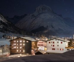 Chalet-Apartment-Lavendel-Exterior-by-night