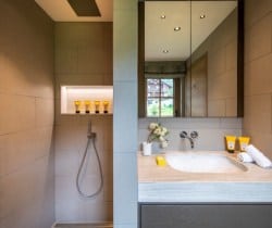 Chalet-Chaudanne-Bathroom