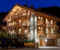 Chalet-Chaudanne-Exterior-by-night