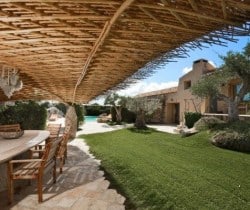 Villa Terra: Al fresco dining area