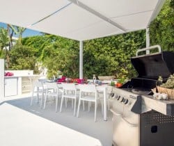 Villa-Diamanti-Al-fresco-dining-area