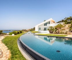 Villa-Renella-Swimming-pool