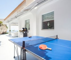 Villa-Renella-Ping-pool-table